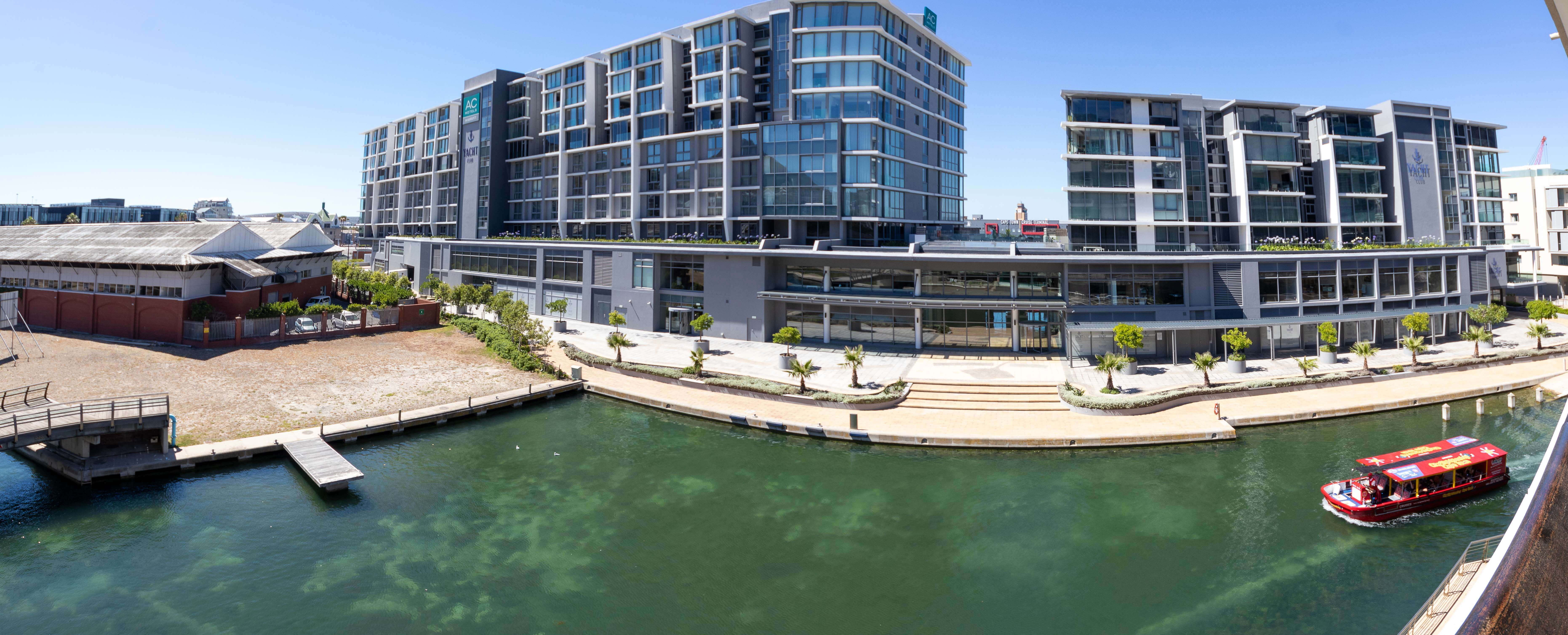 405 Popular Canal Quays at the V and A Waterfront